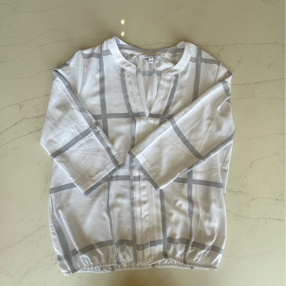 41 Hawthorn White and Gray Patterned Blouse